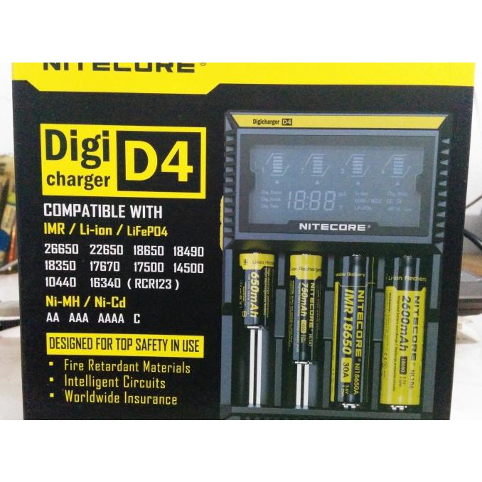 Nitecore D4 Digital Charger Baterai - 4 Slot