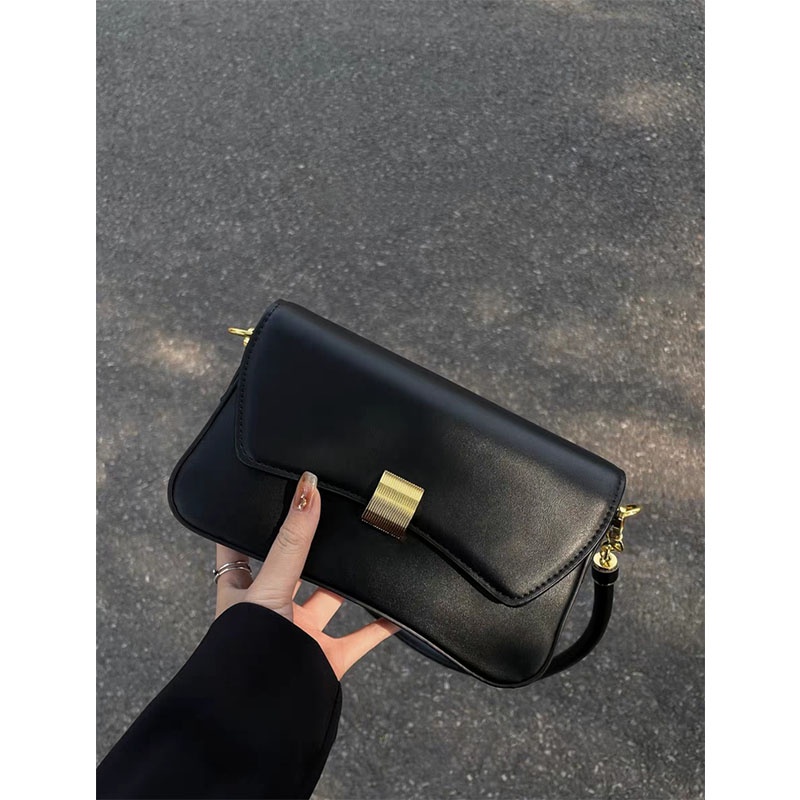 Red High-End Messenger Persegi Kecil Tas Wanita 2023 Baru Niche All-Match Genggam Satu Bahu Retro Baguette Tas Ketiak tas