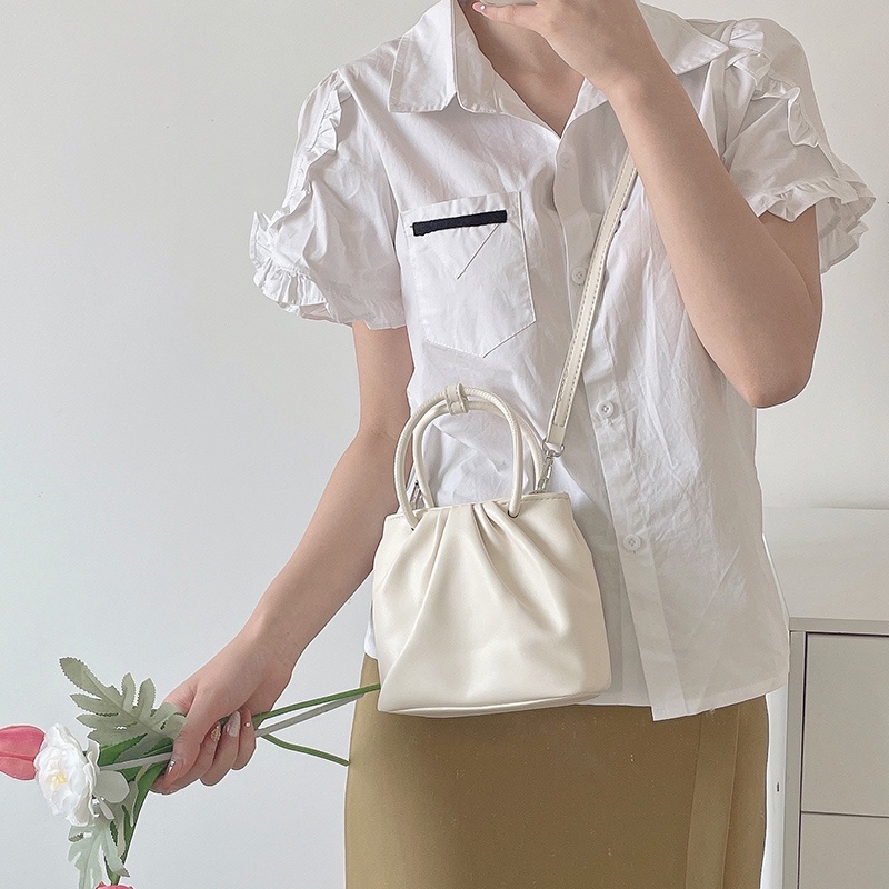 Red Tas kecil all-match lipit persegi wanita 2022 musim semi dan musim panas baru kerumunan kecil portabel putih versi Korea tren tas Messenger bahu tunggal