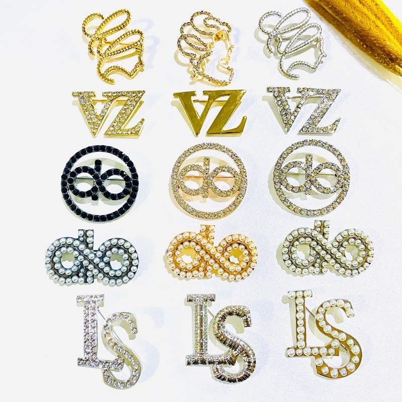 Brooch WK kw, HL kw, LCB kw, RA kw, ZD kw, VZ kw, Donna kw / Brooch