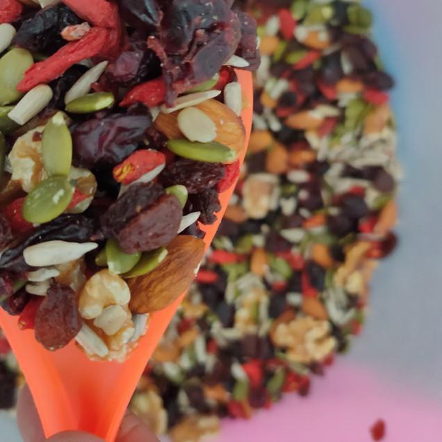 

COD | HJ6 | 250gr Original Mix Nut - almond, walnut, pumpkin, sunflower, raisin, cranberry, & gojiberry Varian Mentah atau Roasted