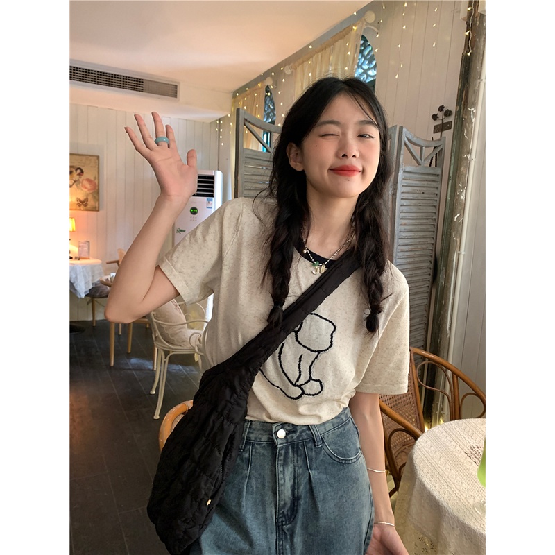 Red Versi Korea dari warna kontras leher bulat kasual all-match lengan pendek T-shirt wanita musim semi 2023 atasan temperamen longgar dan tipis baru