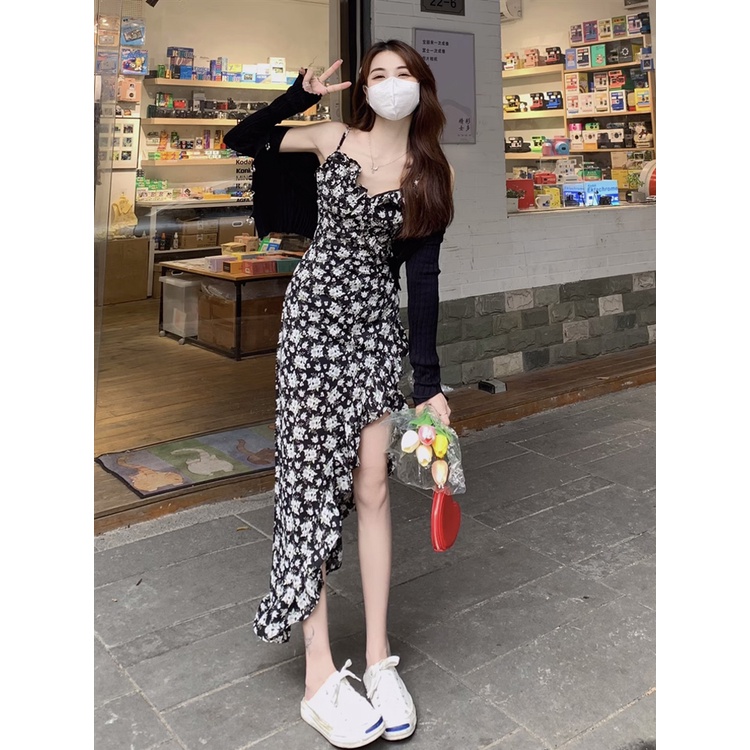 ♧▧gaun musim panas pantai hitam Perancis retro bunga rok musim panas perempuan temperamen gaun pinggang suspender rok desain rasa celah rok panjang