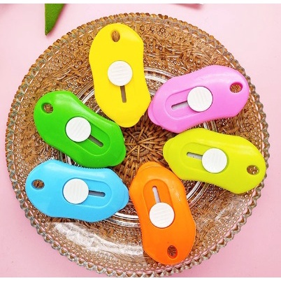 

Pisau Kecil Cutter Mini Karakter Cutter Travelling Portable