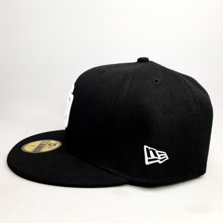 INT243 TOPI FITTED MLB SAN DIEGO PADRES HITAM LOGO PUTIH +