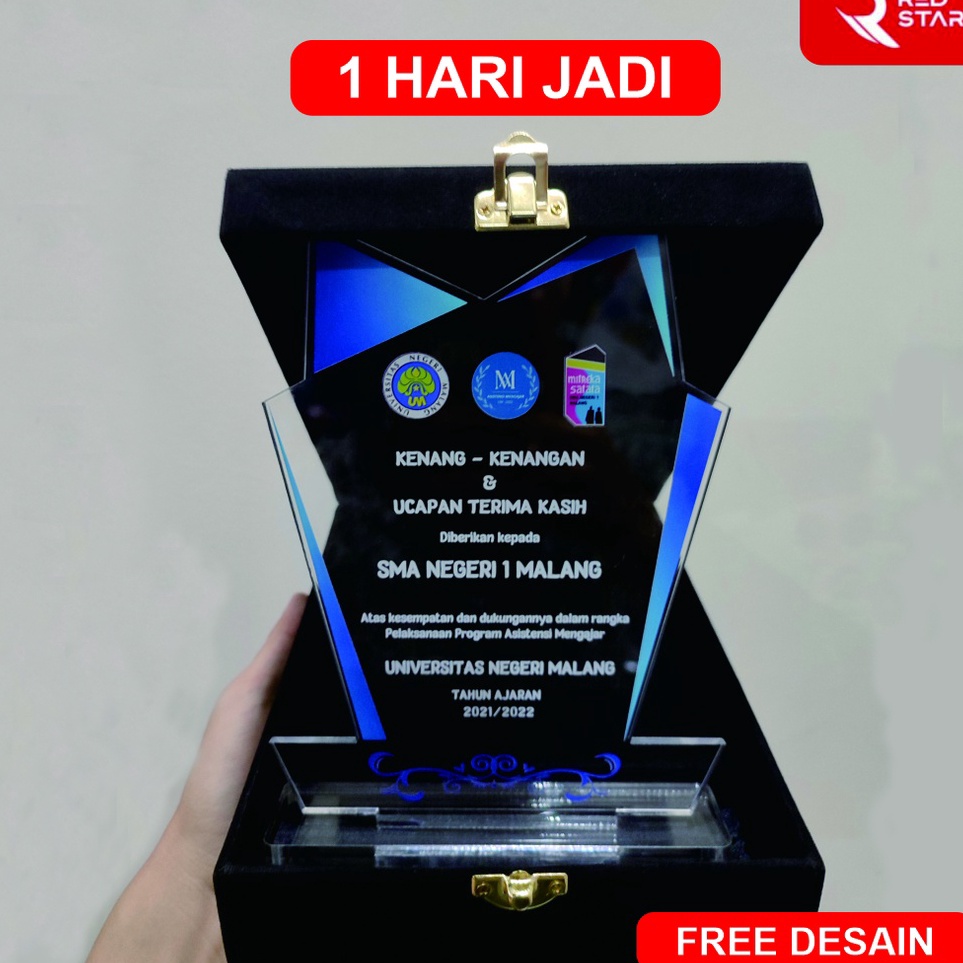 

Top Plakat Akrilik / Plakat Wisuda / Plakat Magang / Vandel Print UV Sekarang Hadir