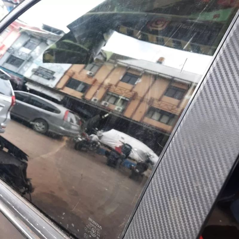 Kaca Mobil Bagian Depan Samping Kiri Honda Stream (Original Honda) (Bekas)