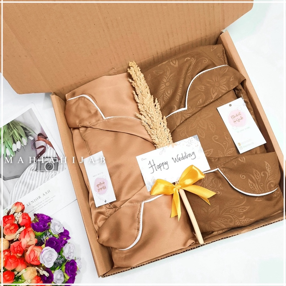 

Promo tajir Hampers Wedding Set Piyama Couple / Kado Pernikahan / Hadiah anniversary pasangan