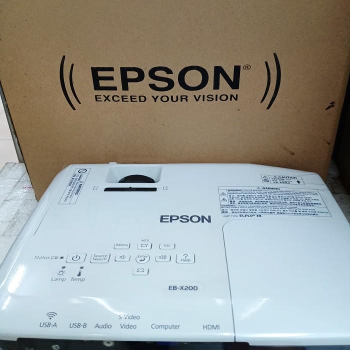 Proyektor Epson Eb-X200.