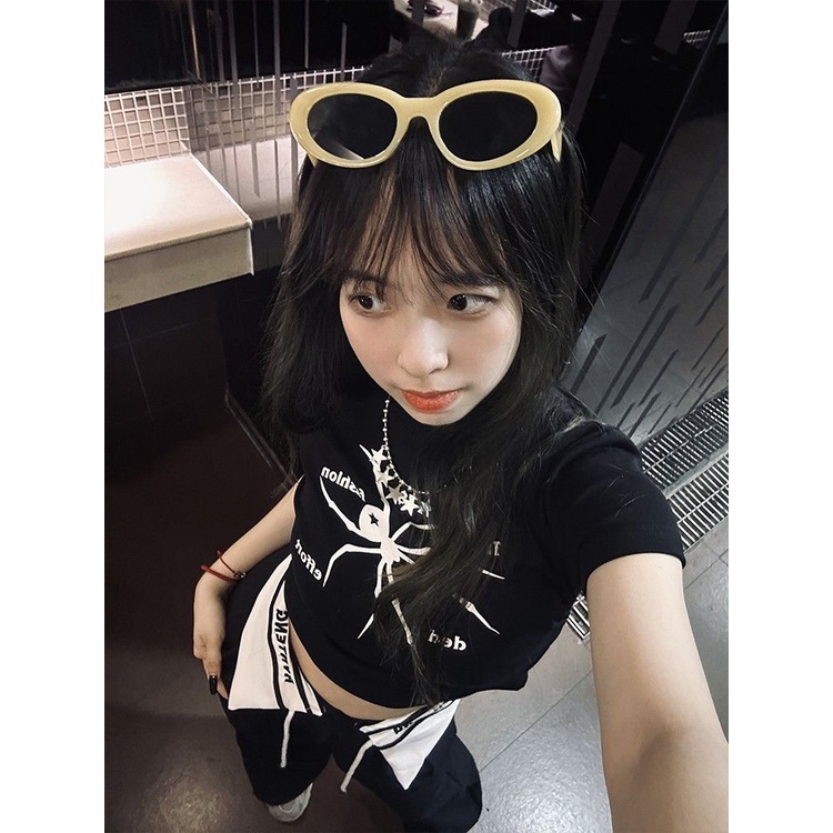 Red Kapas Spider Cetak Pendek Lipit T-shirt Slim Street Niche Y2k Gadis Panas Amerika Pusar Lengan Pendek Musim Panas Atas