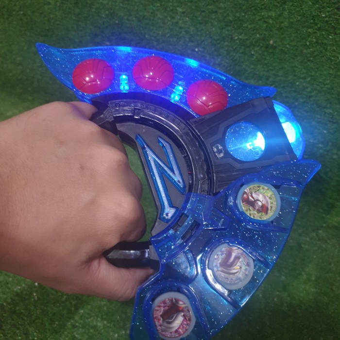 Mainan Senjata Ultraman Z Dx Ultra Z Riser & Ultra Medal