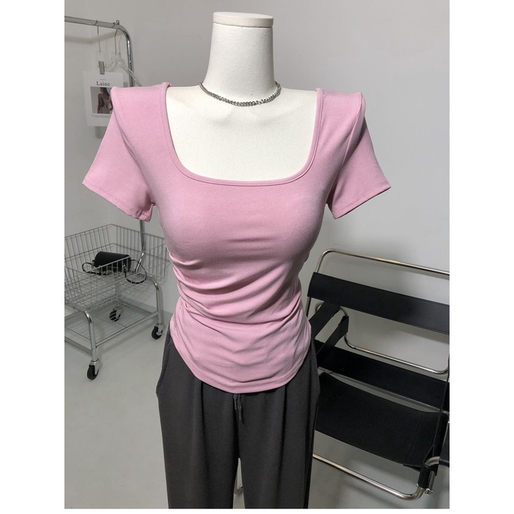 Red Simpan untuk dirimu sendiri! Tidak peduli bagaimana Anda memakainya, Anda tidak akan bosan. T-shirt lengan pendek lipit kerah persegi, slim fit, atasan hem melengkung, musim panas