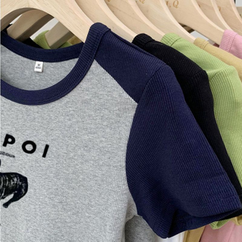 Red Gaya amerika bahu depan lengan pendek t-shirt wanita 2023 musim panas ceruk desain raglan baru rasa budidaya diri dan atasan pendek tipis