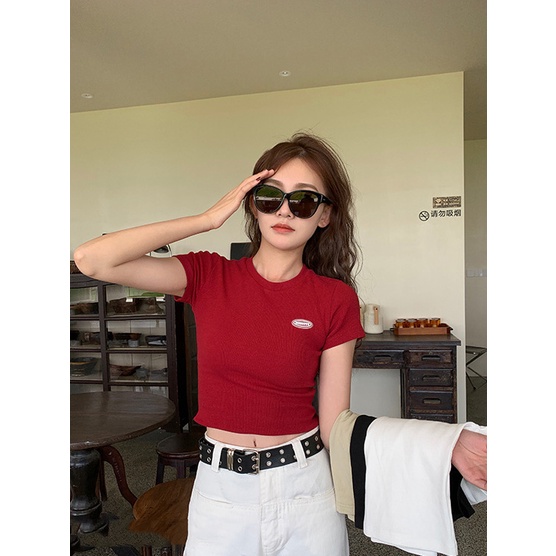 Red Retro Merah Bahu T-shirt Wanita Lengan Pendek Musim Panas Baru Slim Fit Katun Tipis T-shirt Hot Girl Pendek Ketat top