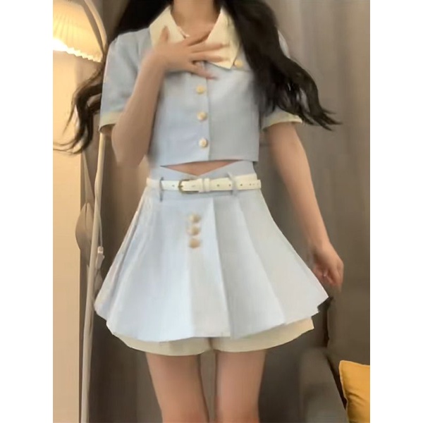 Red Xiaoxiangfeng warna Perancis kontras top lengan pendek setelan rok lipit wanita desain keinginan murni jahitan kemeja ramping