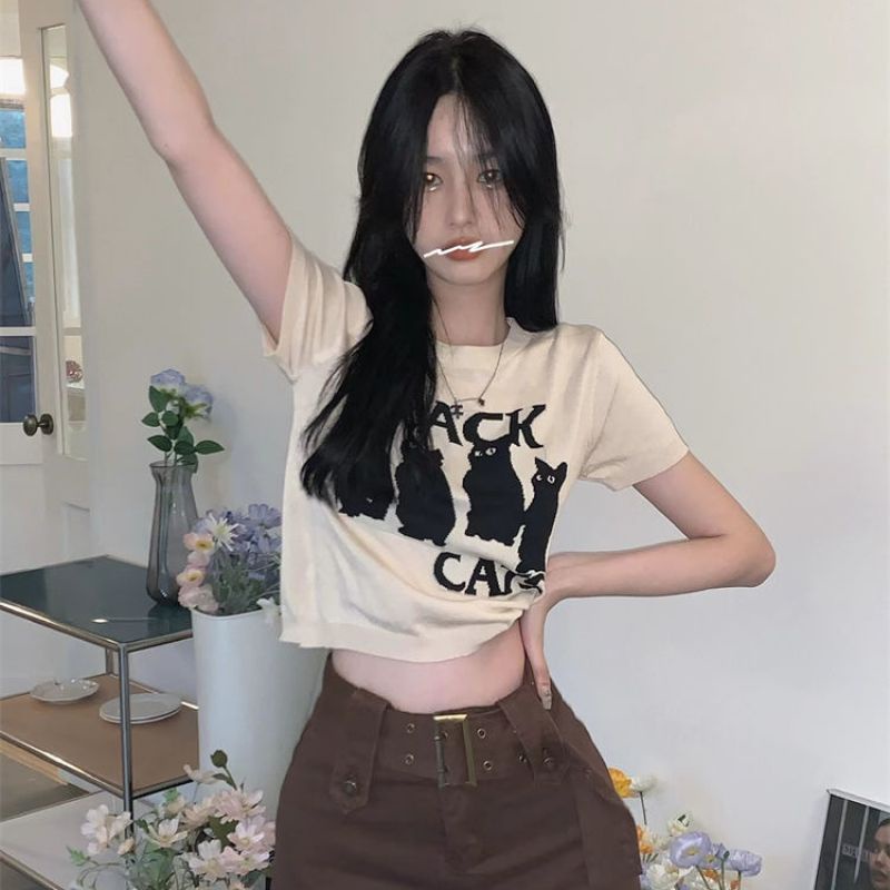 Red Manis gadis panas kucing bahu depan rajutan lengan pendek T-shirt wanita musim panas keinginan murni angin budidaya diri bagian pendek rasa desain niche top