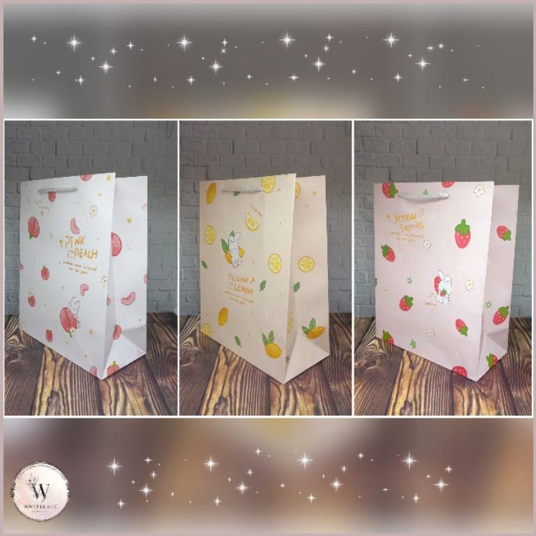 

Promo Paper Bag Kado Model Tali Bentuk Portrait Ukuran Besar (Size L) Sweet Fruits Series Tas Jinjing Kertas Hadiah Premium
