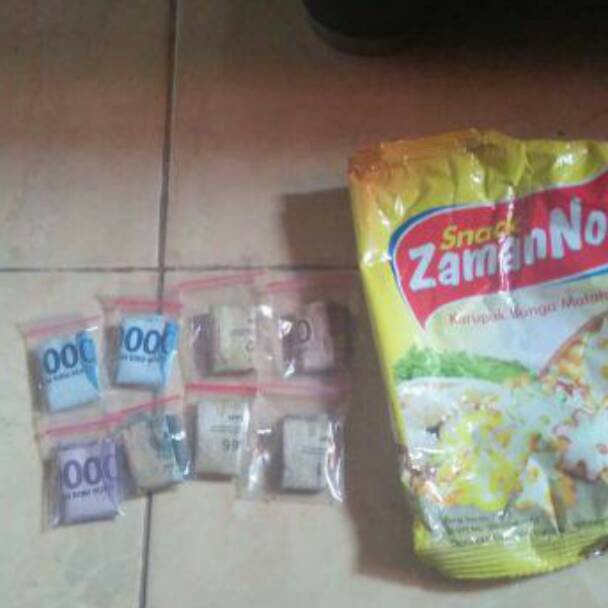 

Harga murah Snack zaman now berhadiah uang dan emas snack jaman now grosir cemilan snack kiloan / snack viral NQH