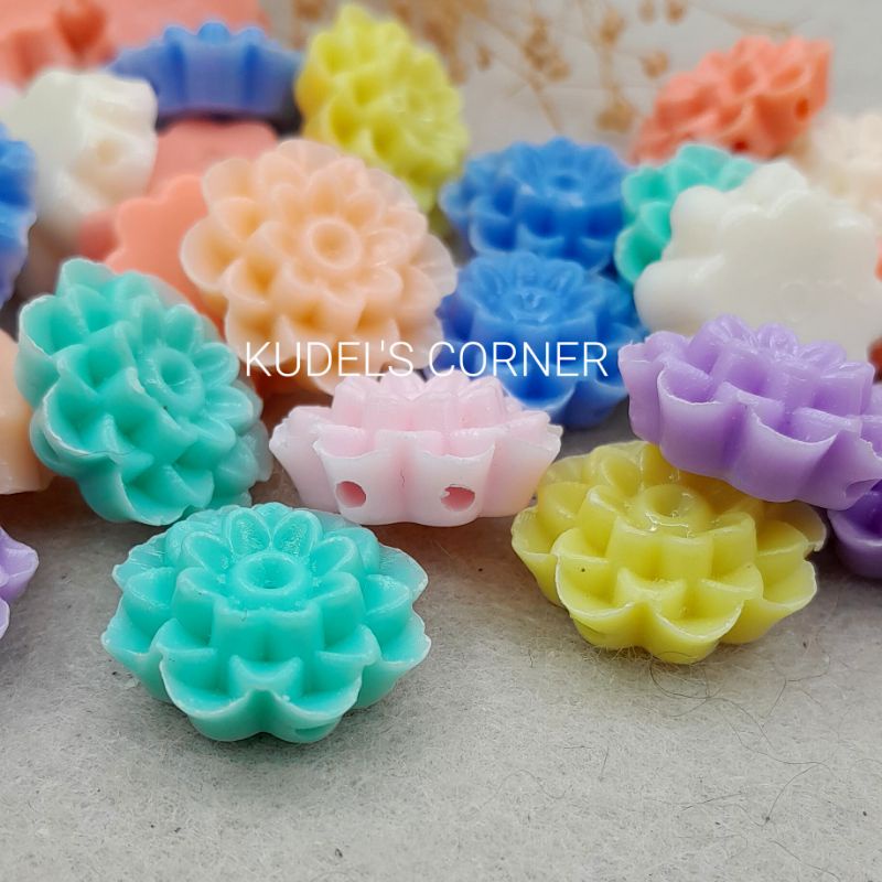 8Pcs manik mote bunga teratai ( 2 lubang )