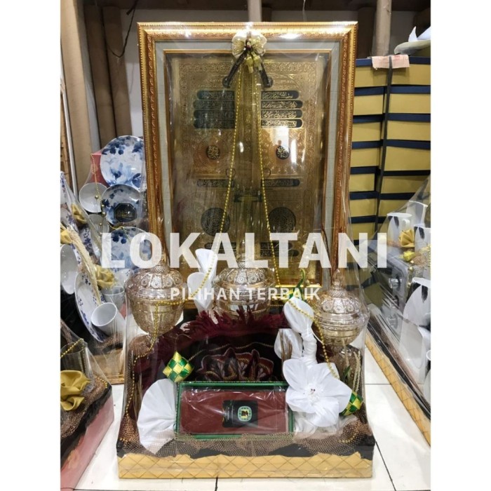 

Terlaris Parcel Lebaran Bingkai Kaligrafi + Sarung + Toples Kristal