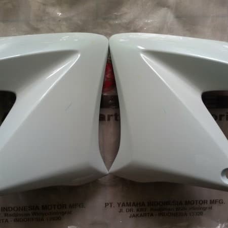 Sayap tengki vixion old putih ori ygp