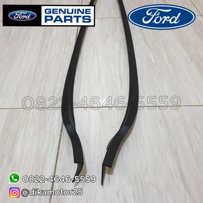 List Kaca / Pelipit Kaca Depan Ford Fiesta Original