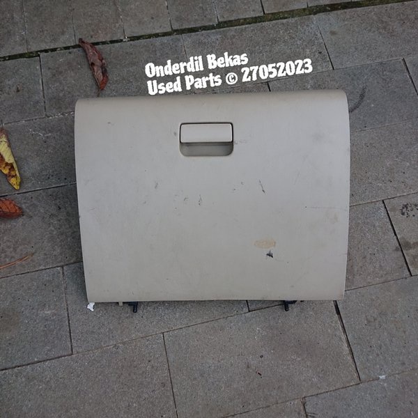 Laci Glove Box Dashboard Nissan Serena C24