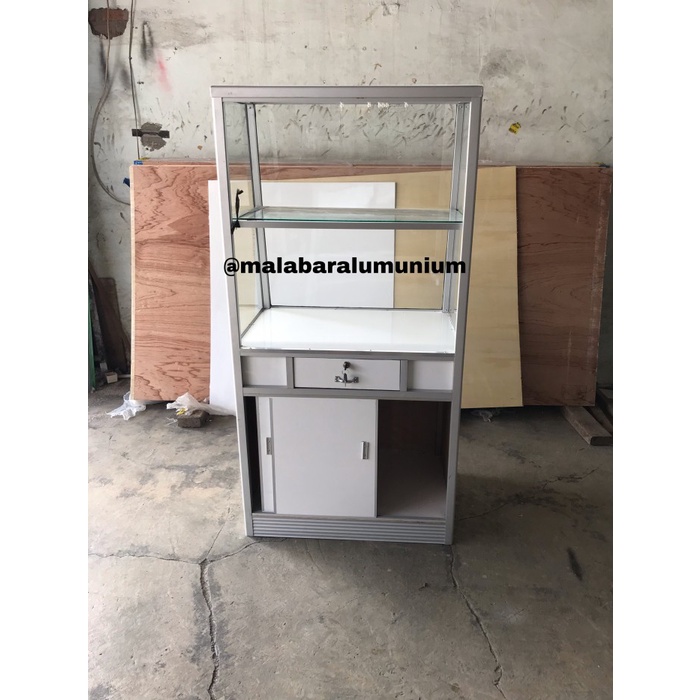 Terlaris Etalase Makanan Kecil