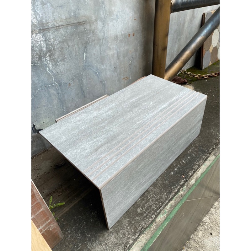 TANGGA GRANITE 30X60 ALIZA GREY / MATT