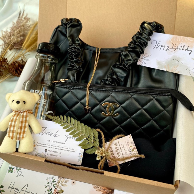 

Murah Banget.. 7.7 Sale | Hampers Gift Black Alea Series 2 | Big Ramadhan Sale | Hampers Natal | Hampers Christmas | Kado ulang tahun | Hampers wedding 81