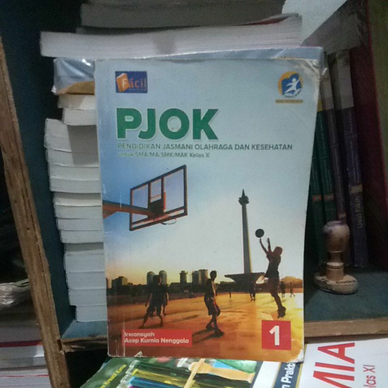 buku PJOK pendidikan jasmani olahraga dan kesehatan untuk SMA kelas 10 penerbit facil