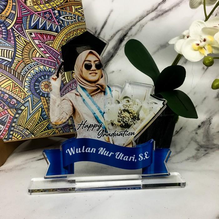 Plakat Akrilik, Plakat Wisuda, Kado Wisuda, Vandel Wisuda, Trophy Unik
