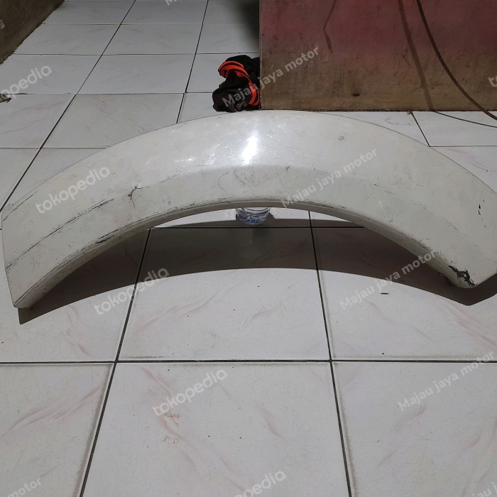 {Bekas} lis over fender belakang pajero sport kiri 2010 2011 2012 2013 2014 Murah