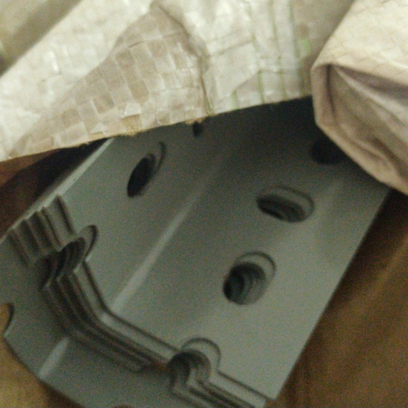 Seller Besi Siku Lubang / Siku Lobang panjang 3 Meter tebal 1,15mm Ready