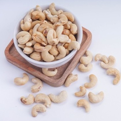 

Kacang Mete Panggang / Kacang Mede / Roasted Cashew 1 Kg