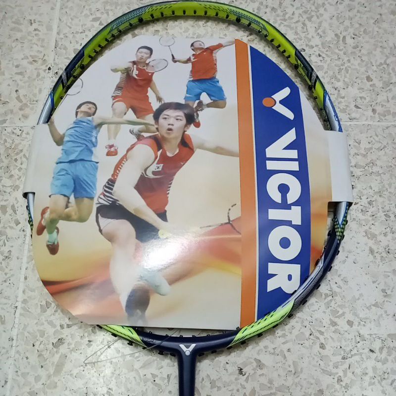 raket badminton victor