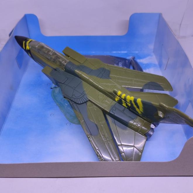 Diecast Pesawat Tornado Miniatur Mainan Pesawat Tempur Militer Hadiah
