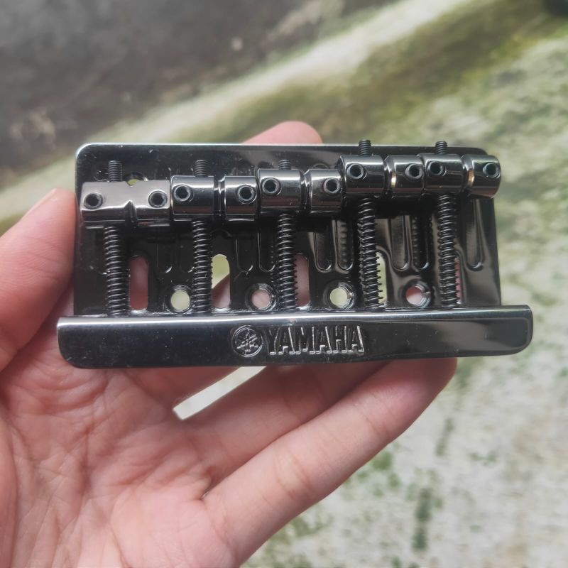 Tremolo Bridge Untuk Bass 5 Senar Merk Yamaha