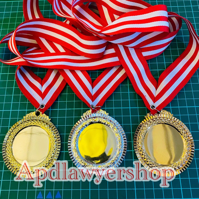 Terlaris Medali Plastik 1 Set Emas Perak Perunggu Plus Pita Tali Medali Tebal