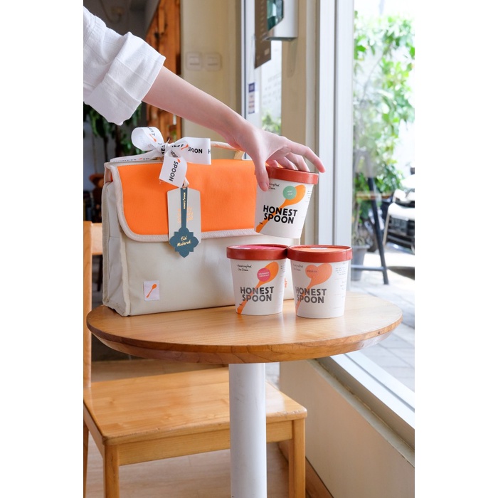 

Hampers Gift/Ice Cream Hampers - 3 Tubs Of Choice