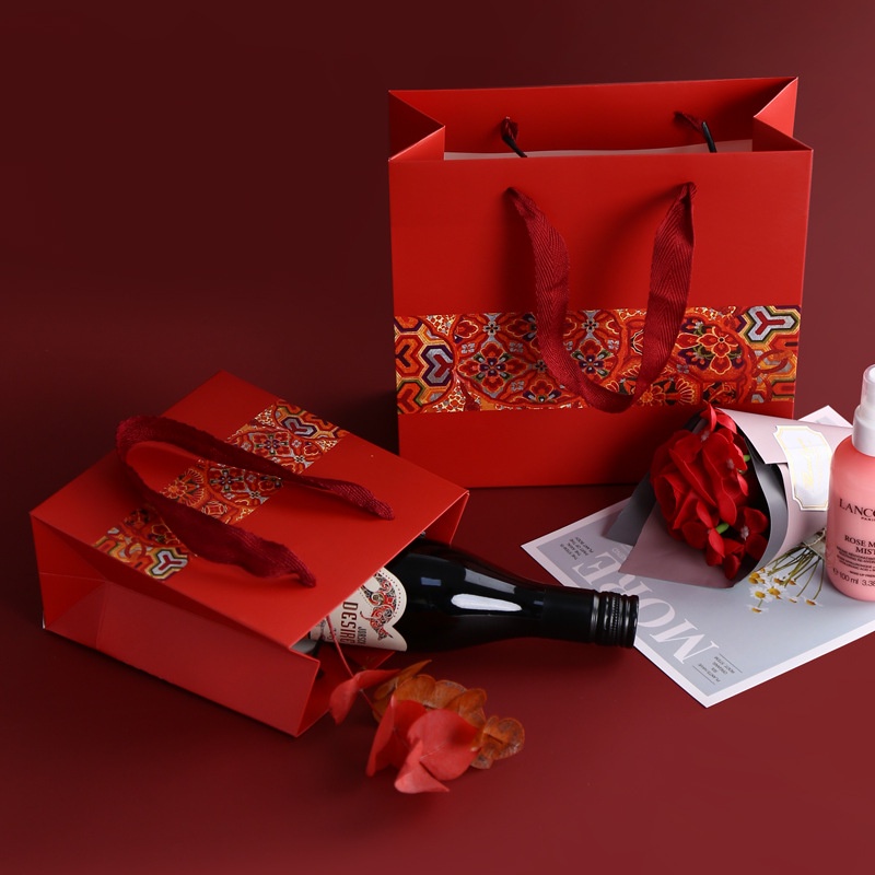 

Paper Bag Souvenir Kantong Kertas Aesthetic Merah Batik Elegan Sangjit