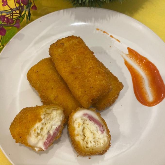 

Risoles Mayo / Risol Smoked Beef. Frozen Food, Makanan Beku ram04