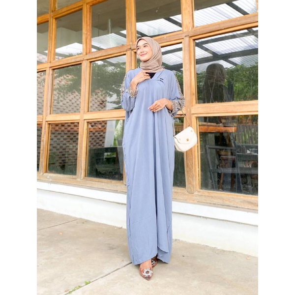 Kaftan Lebaran Kain Crinkle AirFlow Kerah Oblong Aksen Renda Melia