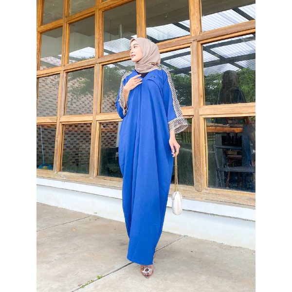 Kaftan Lebaran Kain Crinkle AirFlow Kerah Oblong Aksen Renda Melia