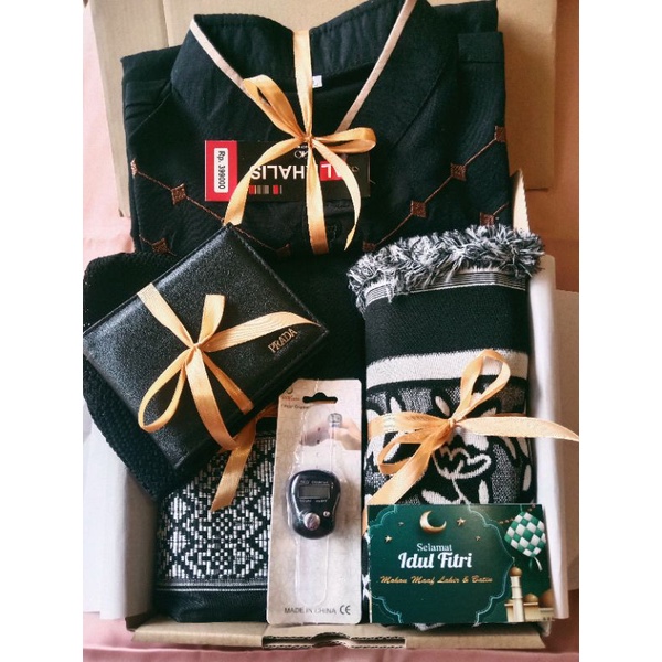 

GIFT BOX PERLENGKAPAN SHALAT PRIA/KADO/ULANGTAHUN BLACK EDITION/HITAM