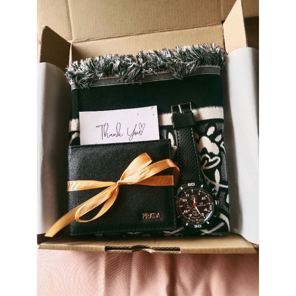

GIFTBOX SAJADAH AL QUR'AN SAKU/HADIAH/ULANGTAHUN COWOK