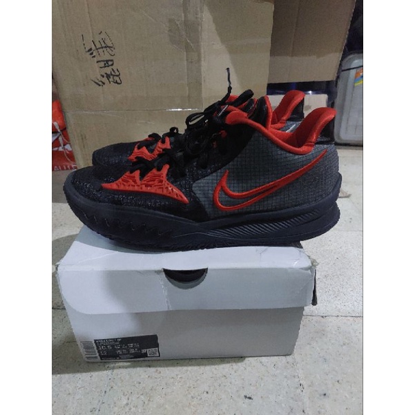 Nike kyrie 4 low. size 44,5. original