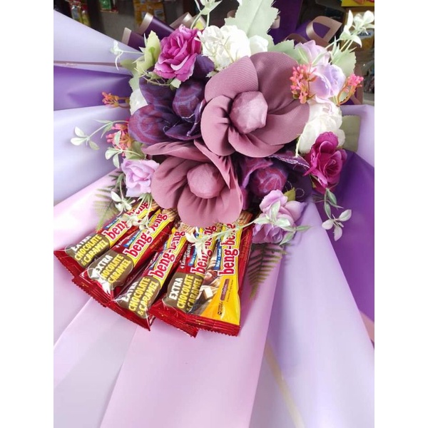 Buket jumbo/ buket coklat plus 2 hijab dan bunga premium/ buket bunga jumbo/ buket Anniversary/ buke
