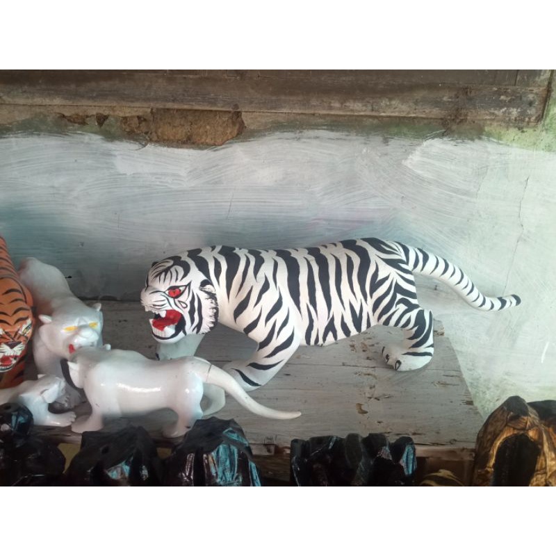 patung harimau putih uk badan 50cm