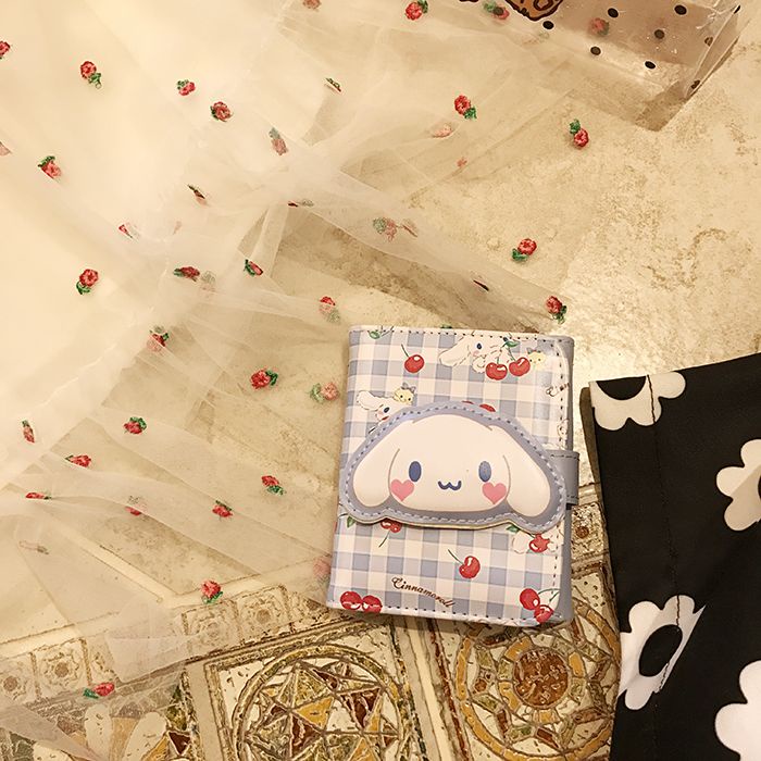 Sera Kartun Cute Cherry Puppy Dompet Pendek Kotak-kotak Siswa Tahan terhadap Kotoran dan Percikan Air Dompet Koin Retro Segar Kecil